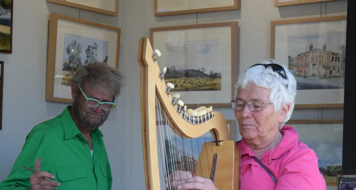 Harpist in the gallery