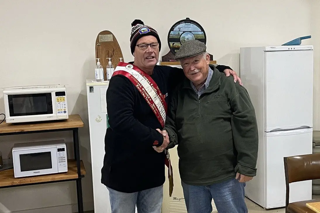 WINNER: Shane Whelan (left) winner of the Continential Double Barrel Championship with Euroa club event sponsor Rob Stackhouse. Id:39817