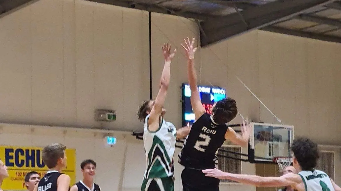 Junior basketballers take on Echuca long weekend tournament