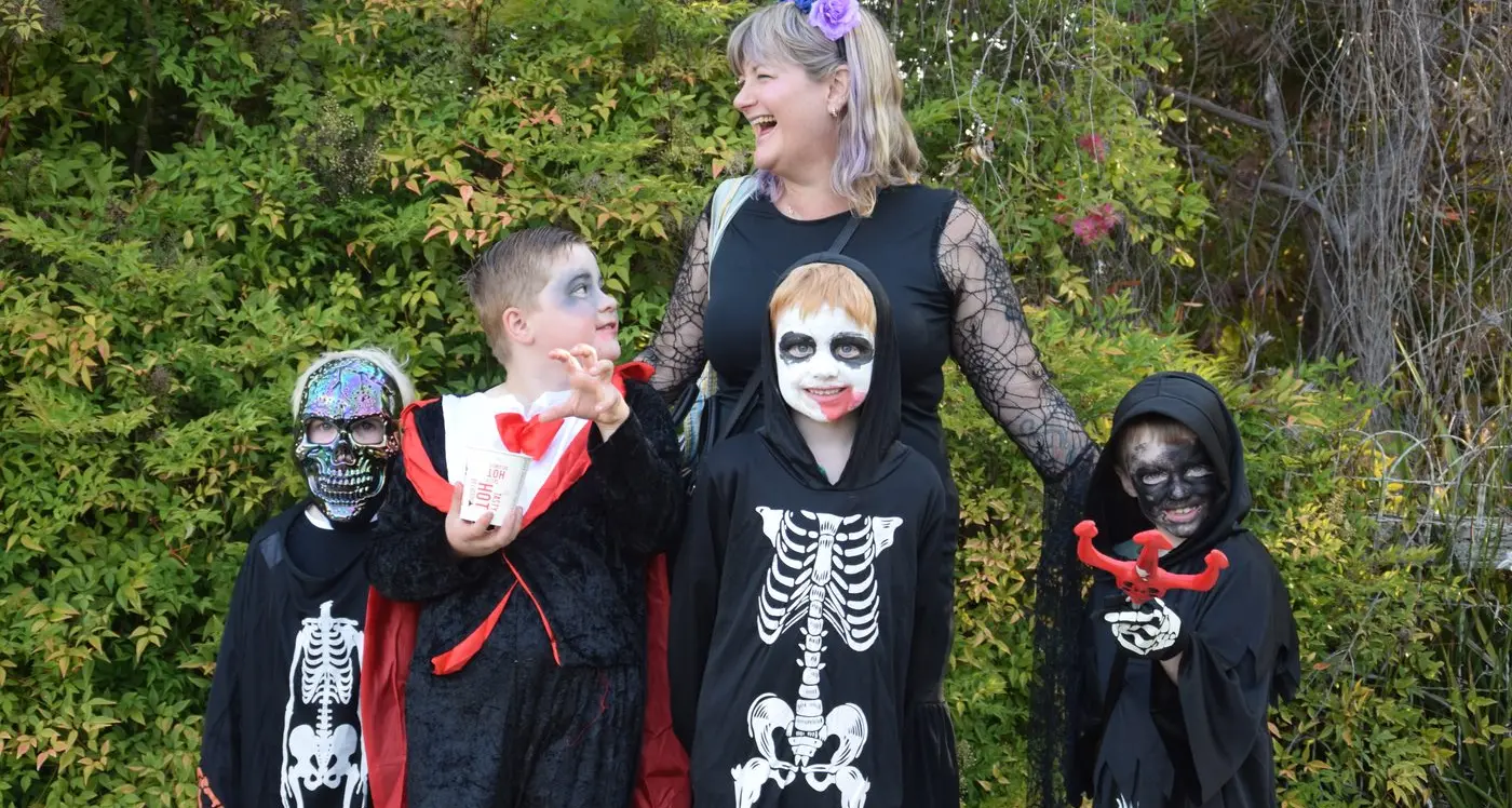 Over 1000 spooks descend on Violet Town