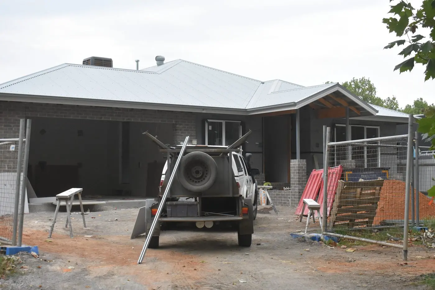 HOUSING AFFECTED: Home sales, new home construction and even retailers have welcomed a \\'slow down\\' in interest rate rises for at least one month. Id:39743