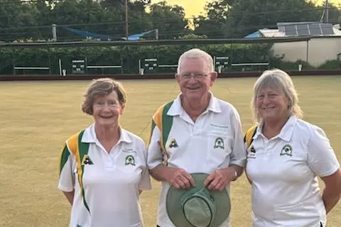 VIOLET TOWN CLUB CHAMPIONSHIP: Runner-up Leanne Russell-Jones, marker Graham Crawford, and winner Laurell Heckenberg.