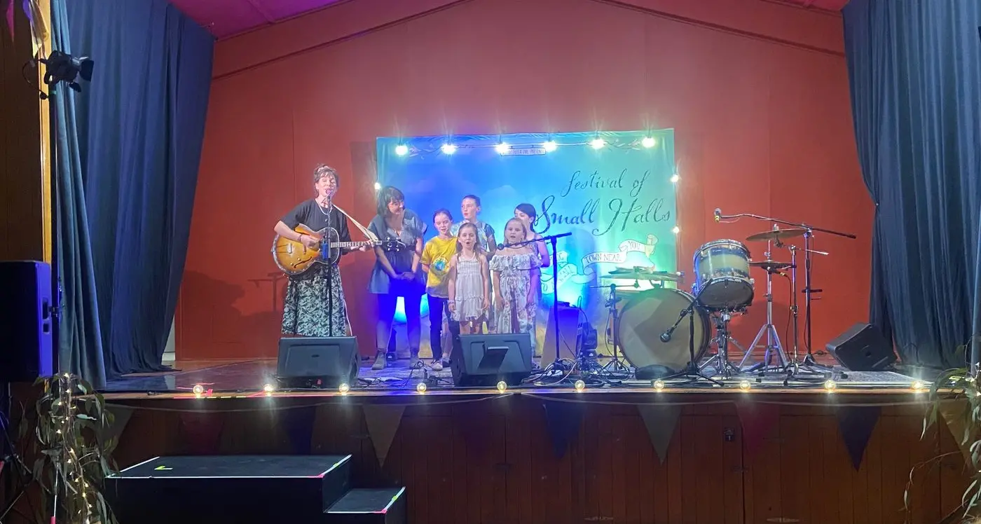 Folk music rang out in Avenel