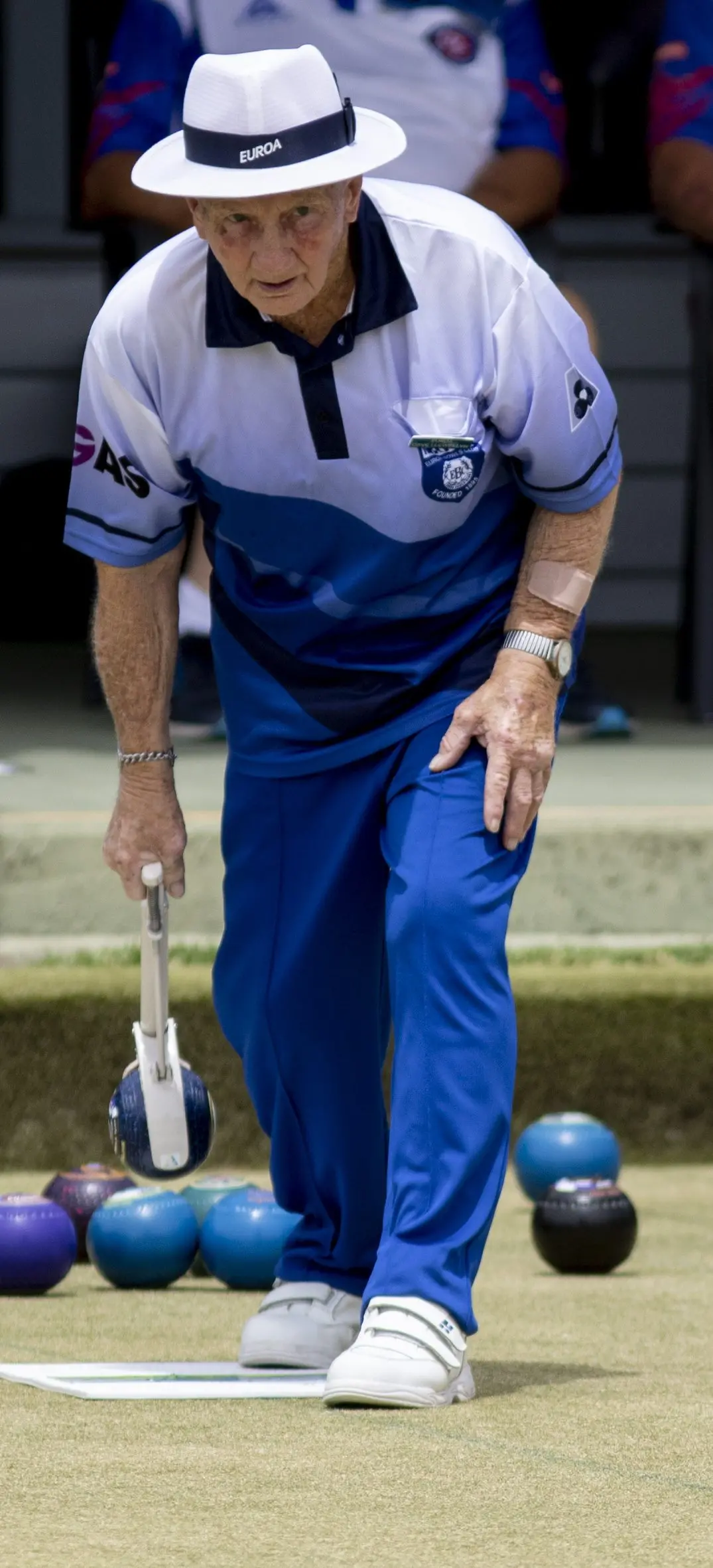 TOTAL FOCUS: Dave Lewellin maintains complete control as he delivers the bowl. PHOTOS: Dale Mann.