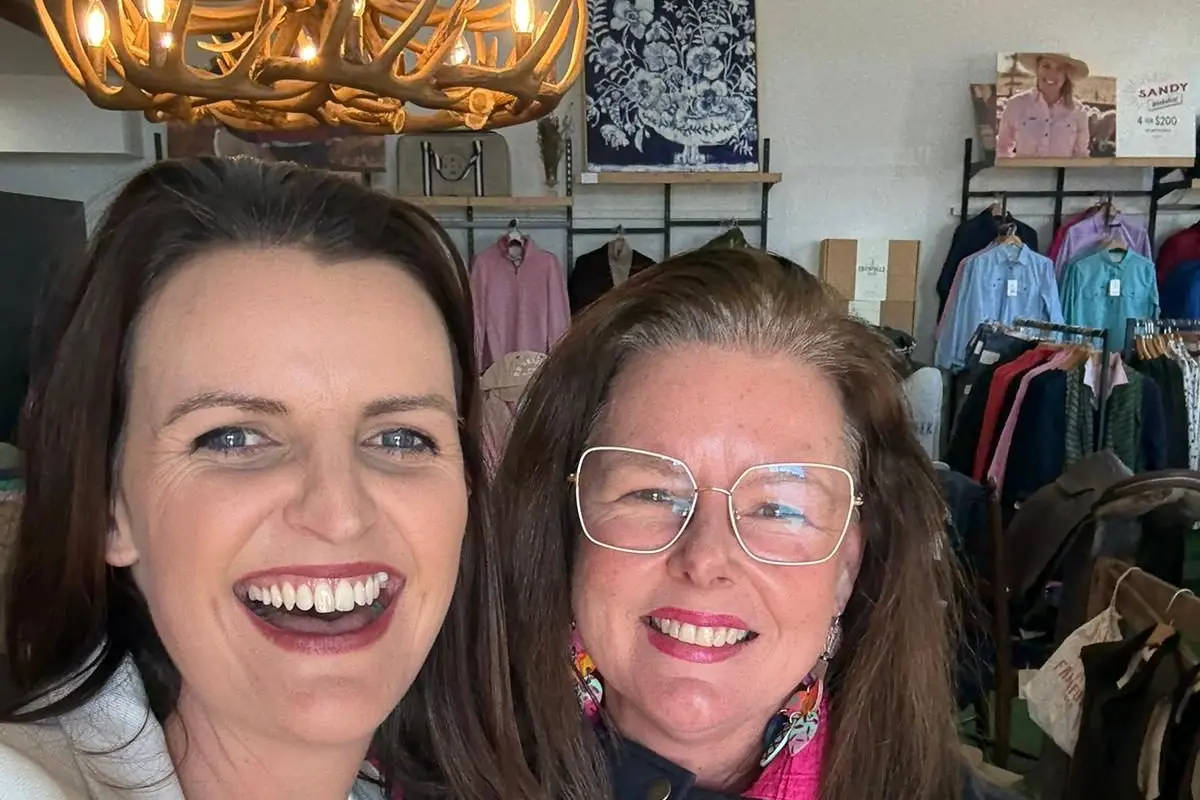 GET IN EARLY: Annabelle Cleeland with Suzanne Gall from Faithfalls Creek lamb producers.