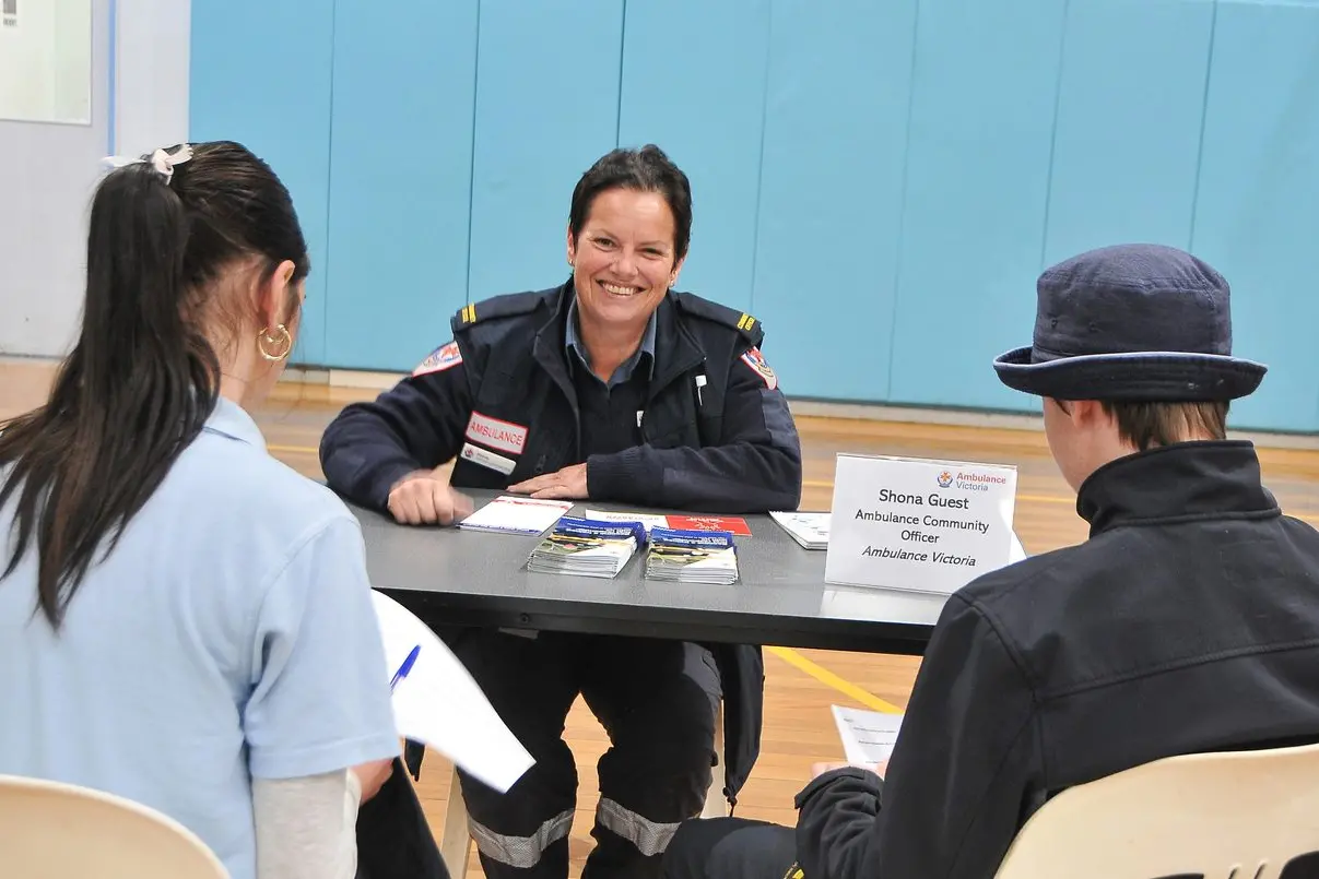 CHAT WITH AN AMBO: Shona Guest, an ambulance community officer from Ambulance Victoria, chatted to Year 9 students about future career possibilities at the Euroa Secondary School Careers Speed Information Day.