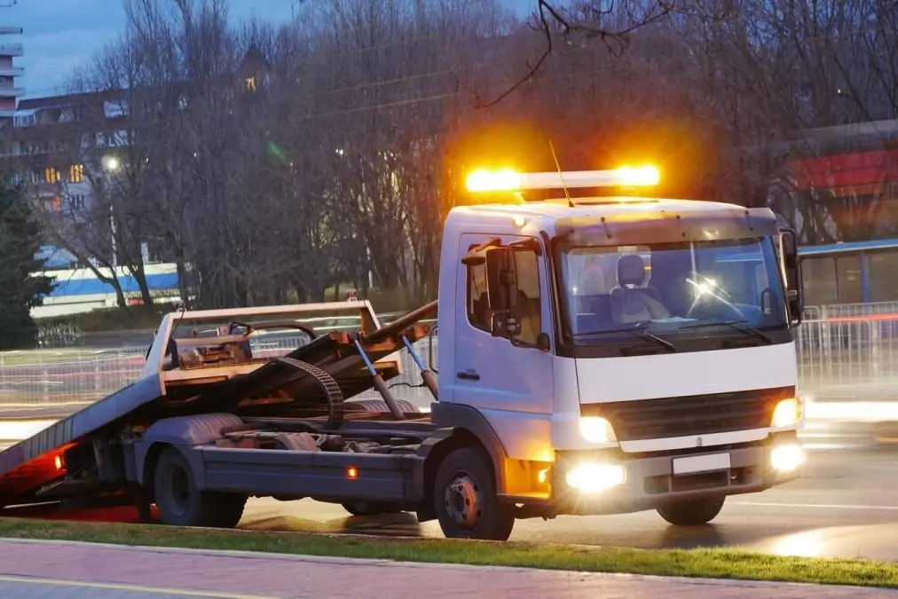 ANY COLOURED LIGHT: New road laws will see motorists heavily fined for passing roadside assistance vehicles, such as tow trucks, over 40kph.
