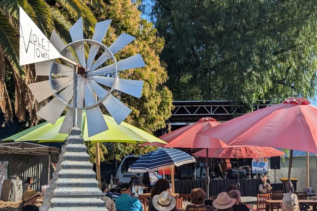 NOT BEATING AROUND THE BUSH: Violet Town\\'s Bush Gathering Music Festival drew more than a hundred fans with a keen ear for accomplished musicians. PHOTO: Annette Walton