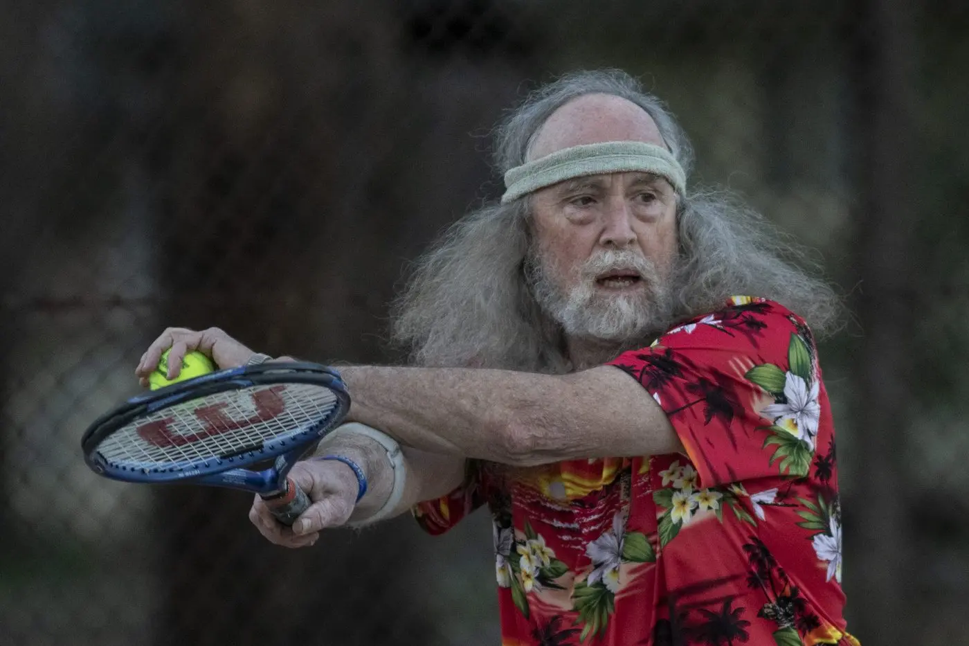 SERVING UP: Alan Kininmonth lines up a solid serve to kick off the point. PHOTOS: Dale Mann