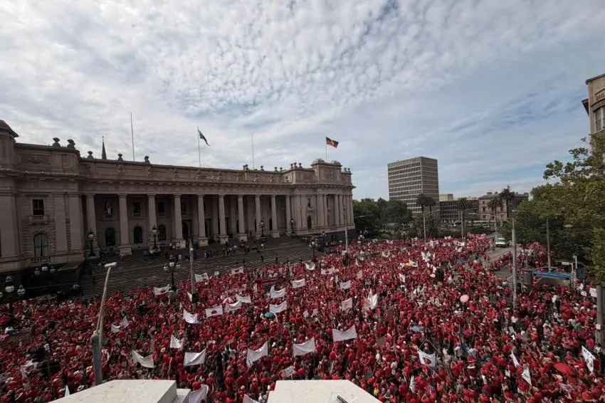Local teachers strike for fairer pay