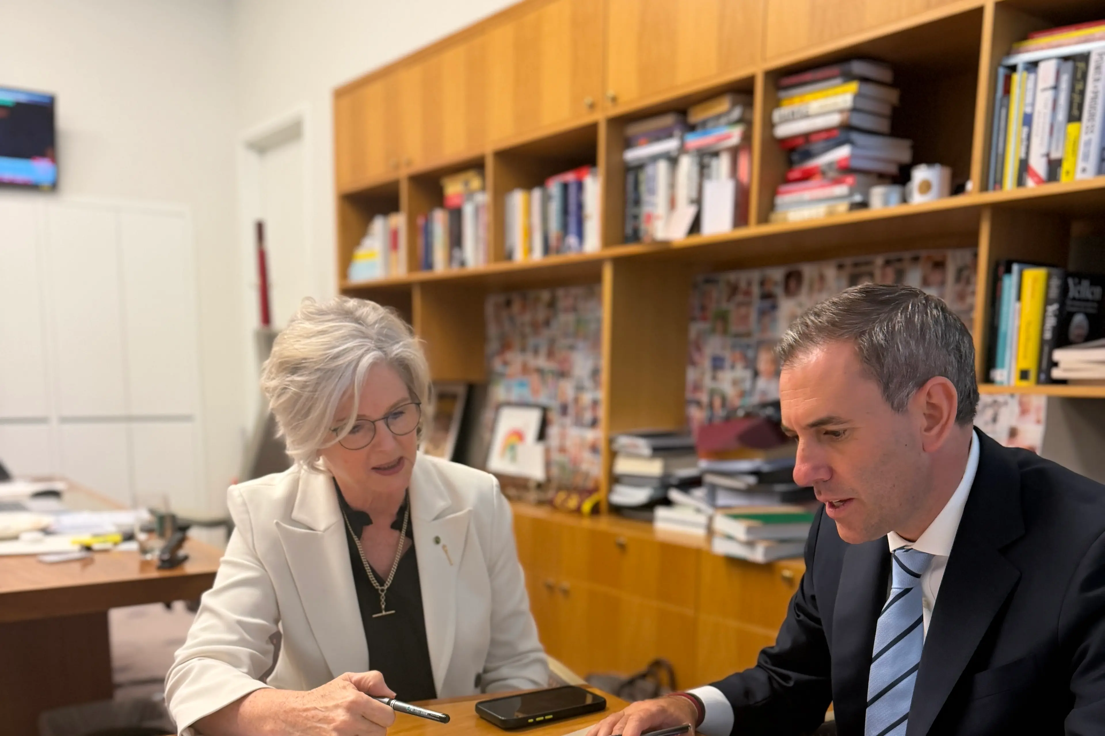 <p>BUDGET PRIORITIES FOR INDI: Independent MP for Indi Helen Haines delivers her budget \\'wish list\\' to federal treasurer Jim Chalmers.</p>\\n