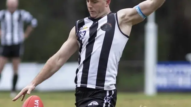 Magpies show fight in ANZAC Day clash