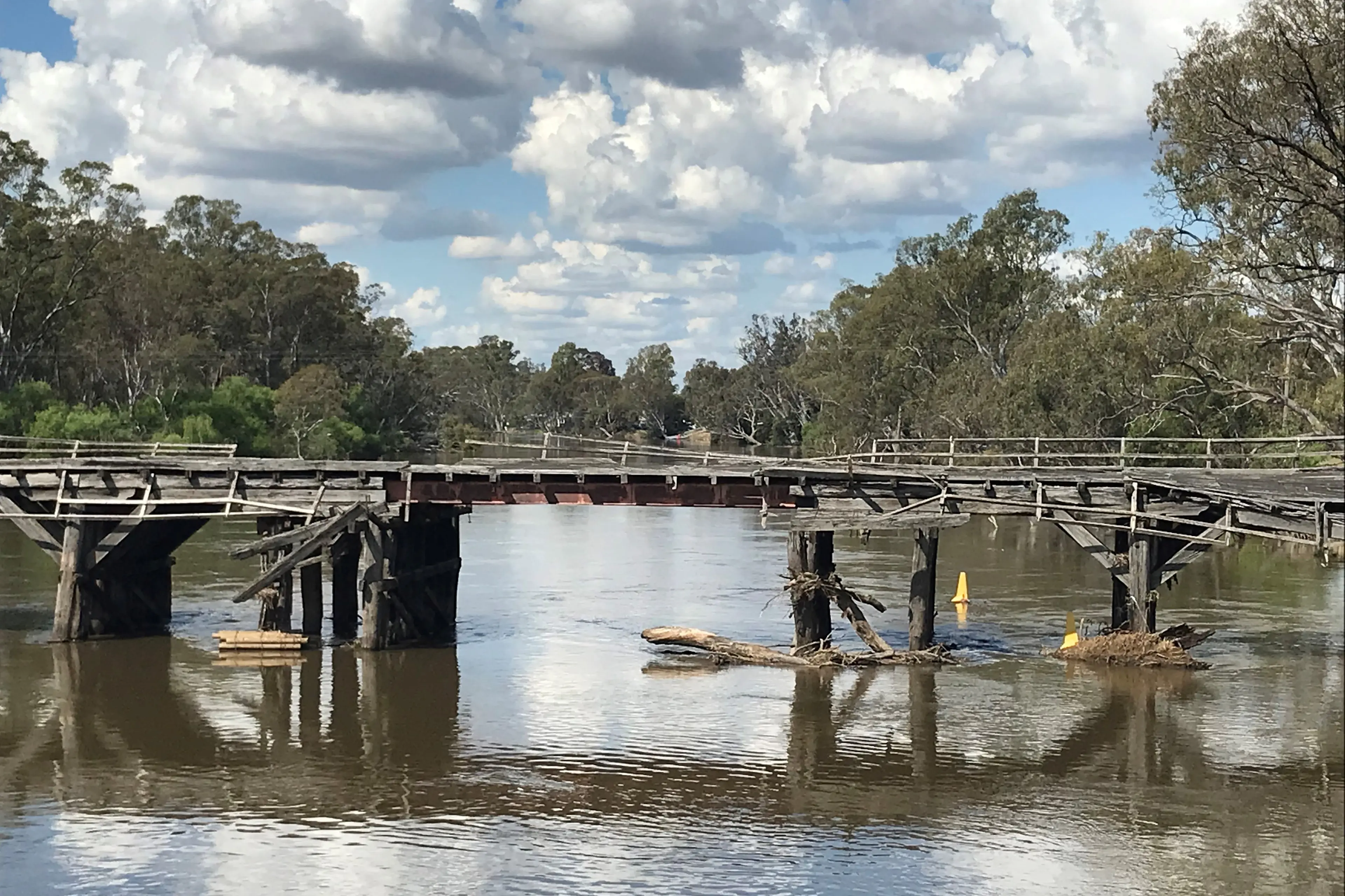 <p>SAFER ALTERNATIVE: Chinaman\\'s Bridge, a historic timber structure, has been deemed unsafe and beyond repair.</p>\\n