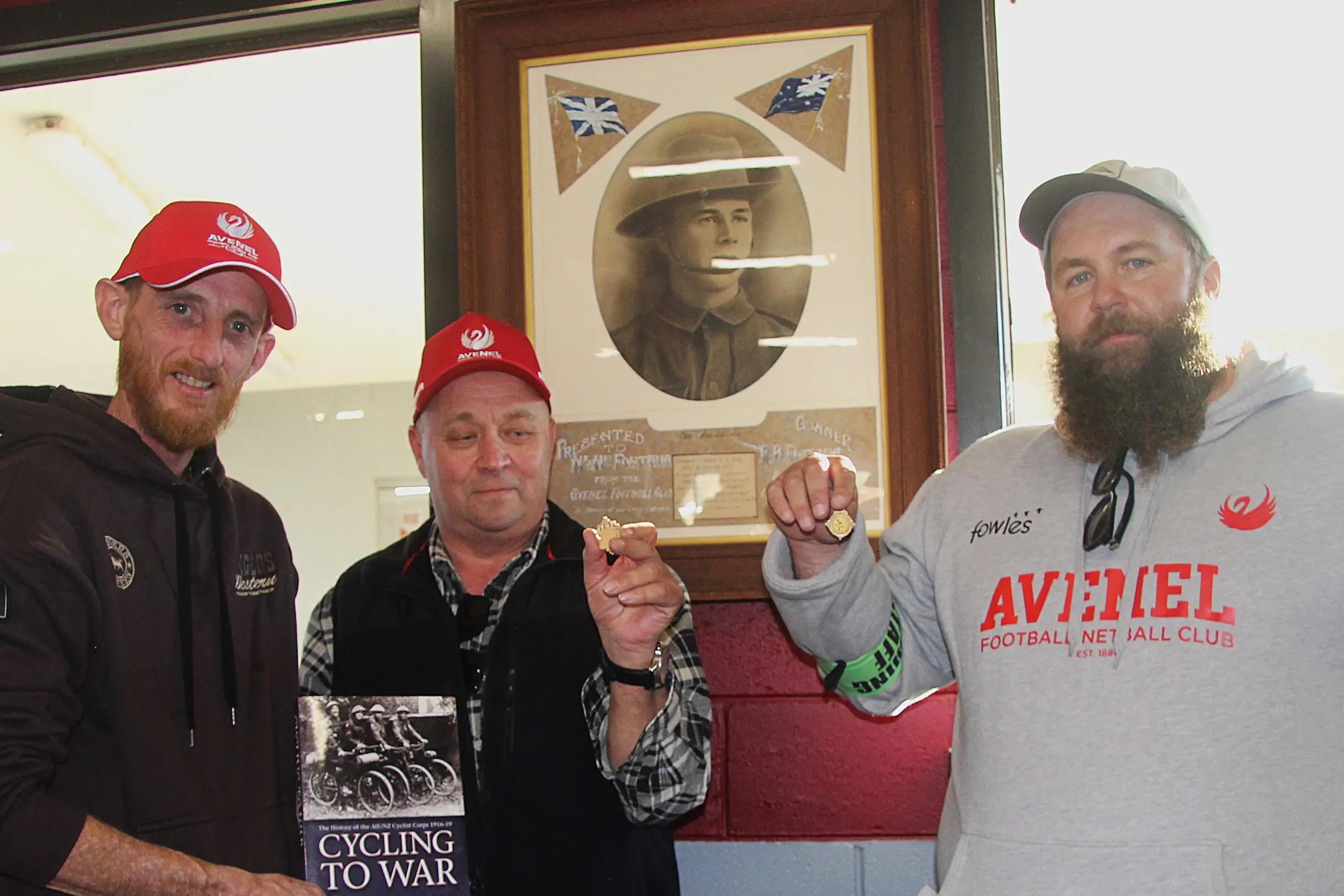 <p>Glenn Fontana, Philip Syratt, and Joseph Pollock with Robert Fontana\\'s 1914 captain\\'s medal and the 1921 premiership medal of his brother Michael. PHOTO: Andy Wilson</p>\\n