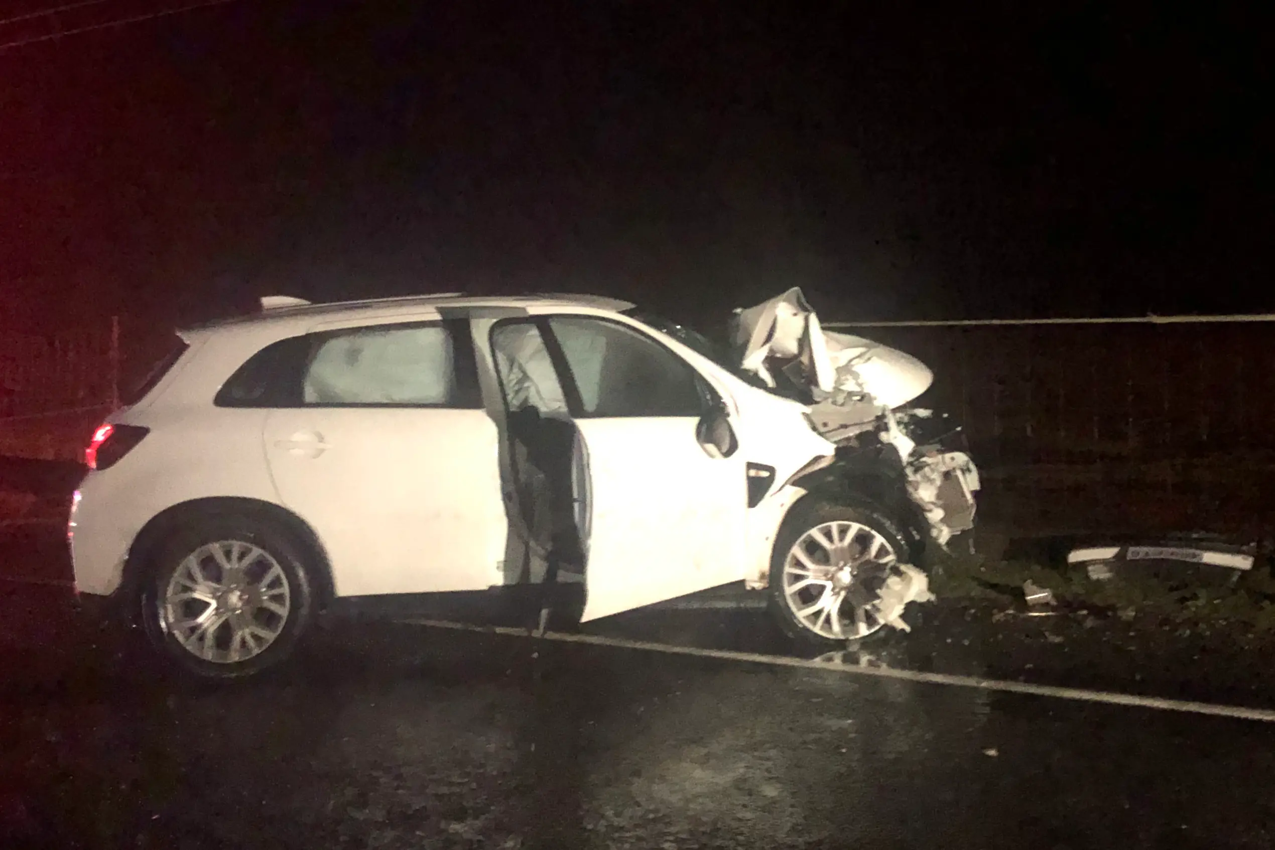 <p>CRASH SCENE: The driver of this Mitsubishi SUV sustained a broken collar bone when his vehicle hit a power pole near Smoko on Sunday night. PHOTO: Graham Gales, Bright SES</p>\\n
