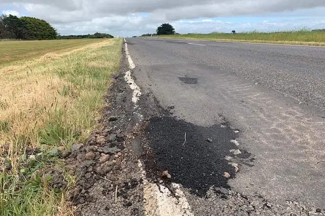 <p>STATE OF THE ROADS: A VAGO report found more than half the roads in Victoria\\'s Hume region are now rated poor or very poor, prompting calls for greater investment and a government commitment to increase maintenance spending. SOURCE: VFF</p>\\n